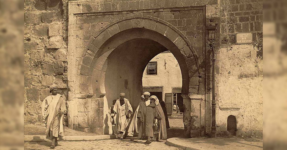 Archiville: Bab Menara et sa lanterne